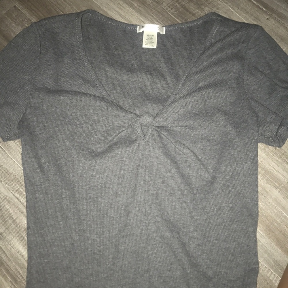 Gray tee shirt